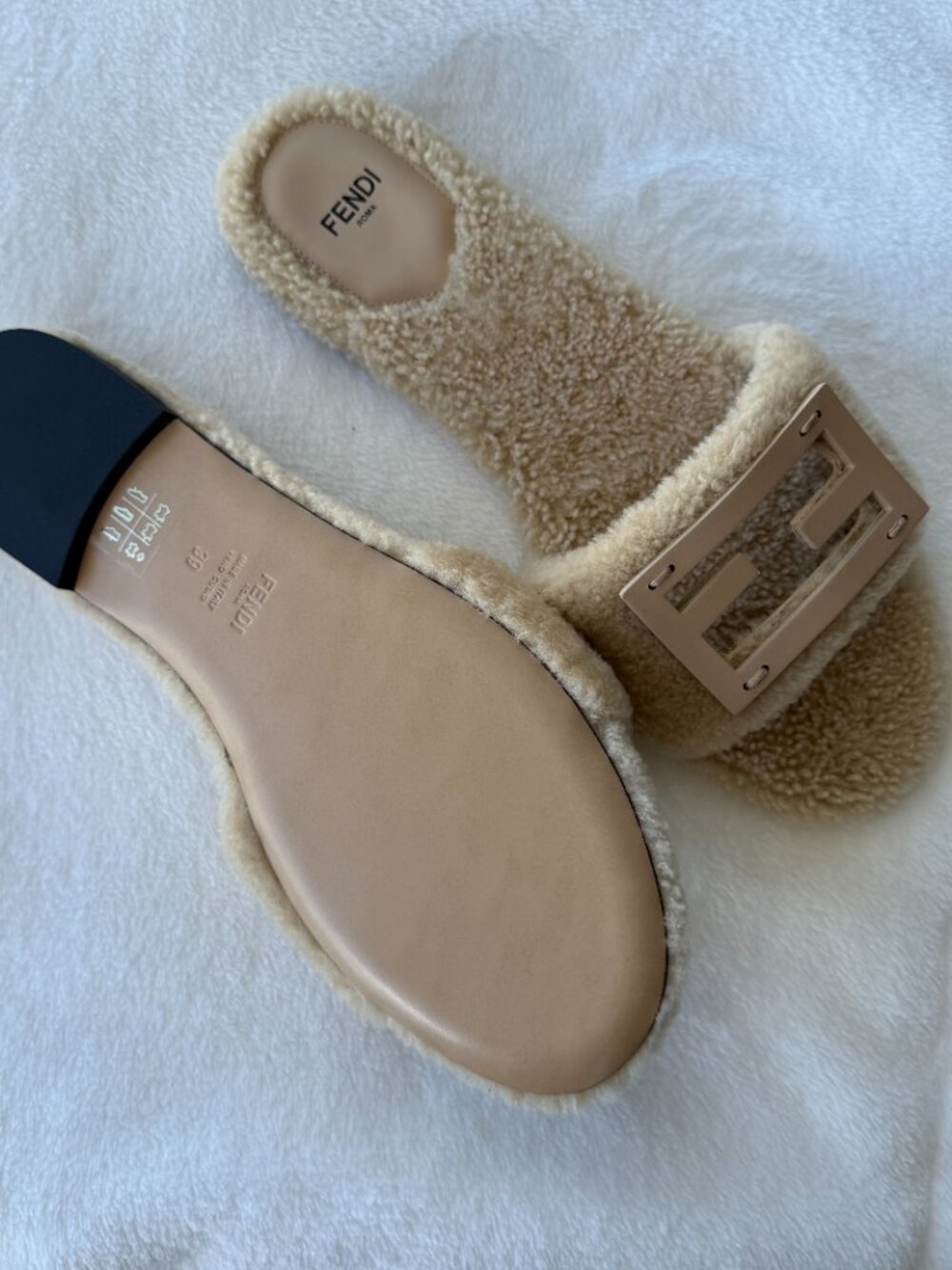 NEW FENDI SLIDES SANDAL FLATS SIZE 39 Fit For 8-9US - Picture 6 of 6
